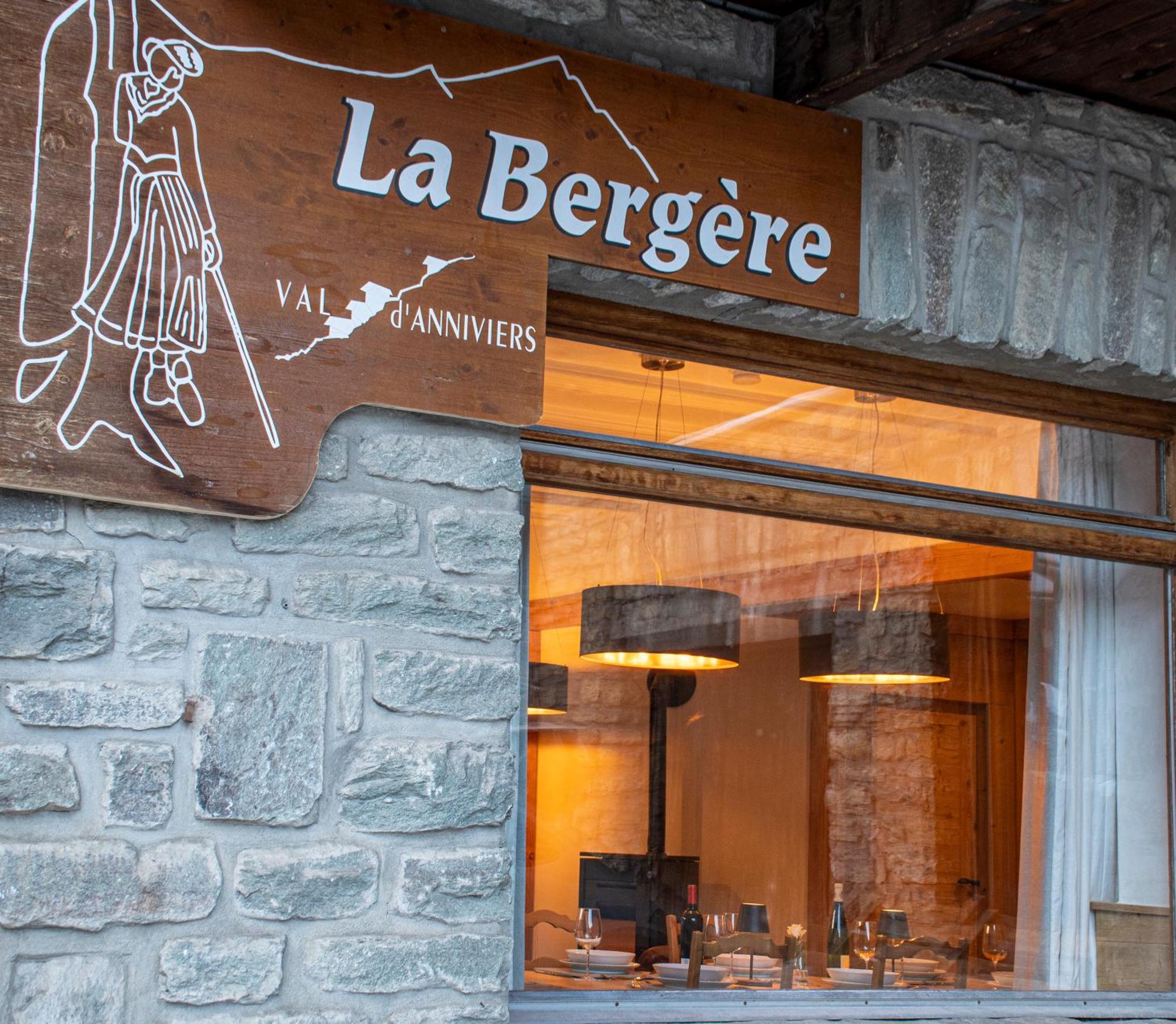 Отель La Bergere Ayer Экстерьер фото